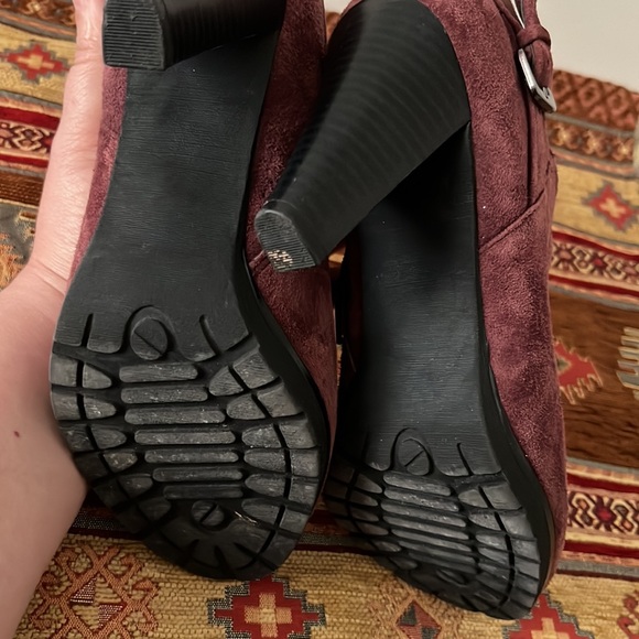 White Mountain Suede Bordeaux Ankle Booties. #8. - Picture 6 of 12